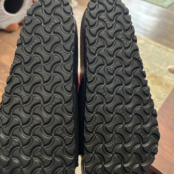 New w/o Box Birkenstock Barbados EVA
Black, Size 40, 9 women’s ,7.5 men’s. - Picture 4 of 5